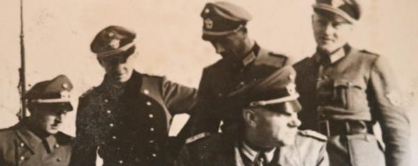 Pressefoto Ritterkreuzträger Oberst der Schutzpolizei Griese in Marseille